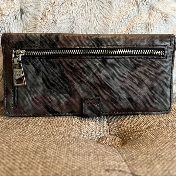 Steve Madden camouflage wallet used - Picture 3 of 3